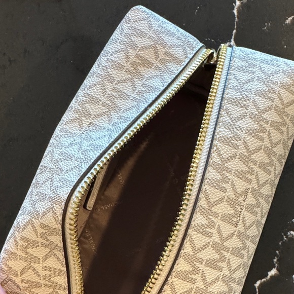 Michael Kors White Monogram Pouch - Picture 3 of 4